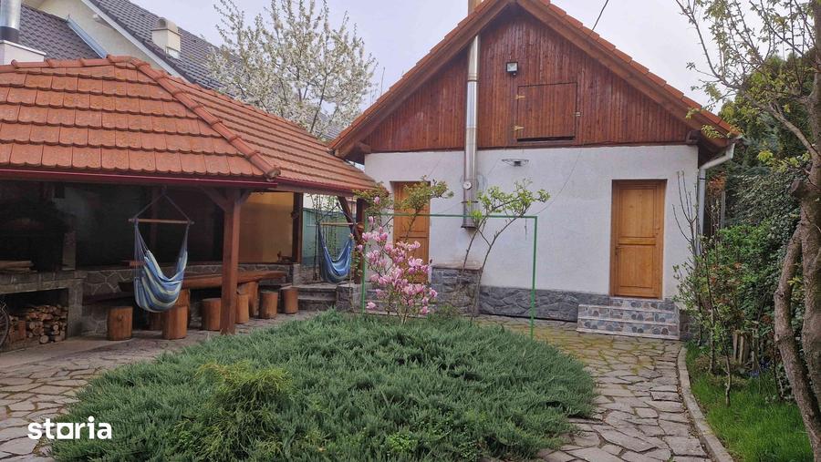 Casă cu 7 camere cu Teren 730 Mp în Central