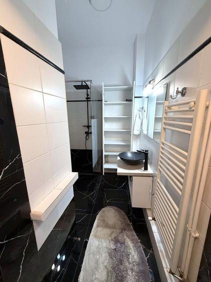 Apartament cu 3 camere semidecomandat, mobilat în Universitate