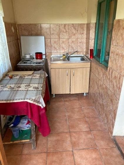 Casă cu 3 camere în Prundu