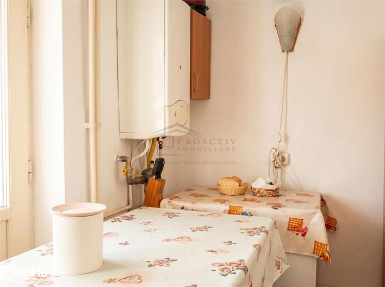 Apartament cu 3 camere semidecomandat în Central