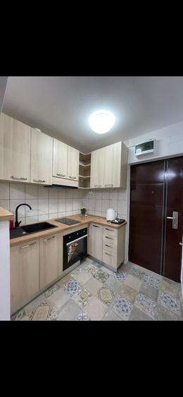 Garsonieră decomandată în Central