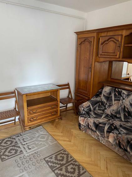 Garsonieră decomandată în Hala Centrală