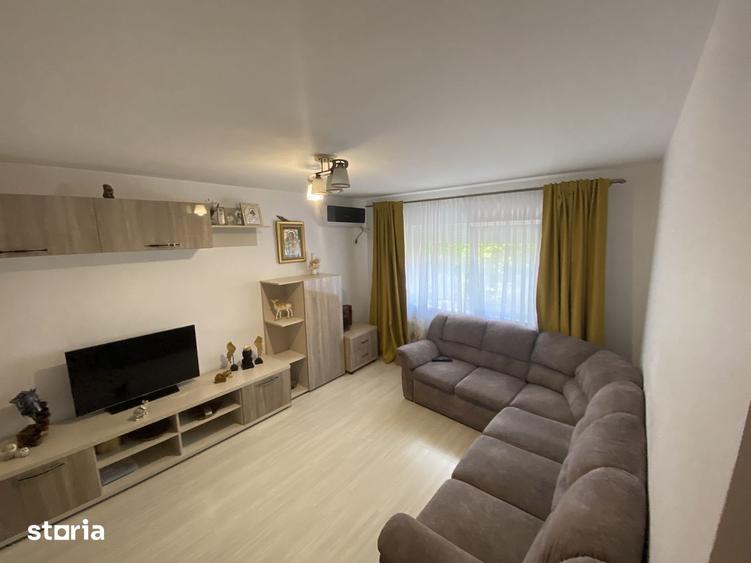 Apartament cu 3 camere, mobilat în Sud