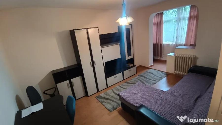 Apartament cu 2 camere decomandat în Podu Roș