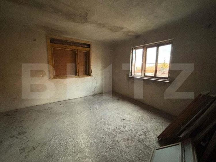 Casa cu anexe si gradina. - 3