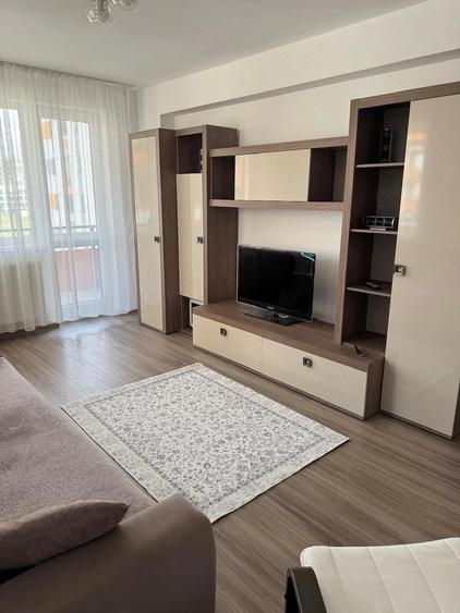 Apartament cu 2 camere decomandat în Tractorul