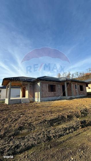 Casă cu 4 camere cu Teren 500 Mp în Recea