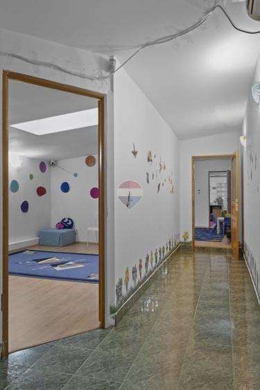 Casă individuală cu 8 camere cu Teren 300 Mp în 13 Septembrie