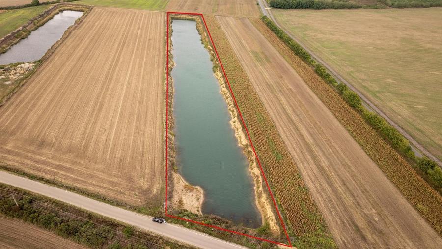 Teren intravilan de 15800 mp, în Santăul Mare