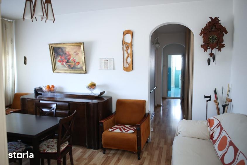 Apartament cu 4 camere semidecomandat în Central