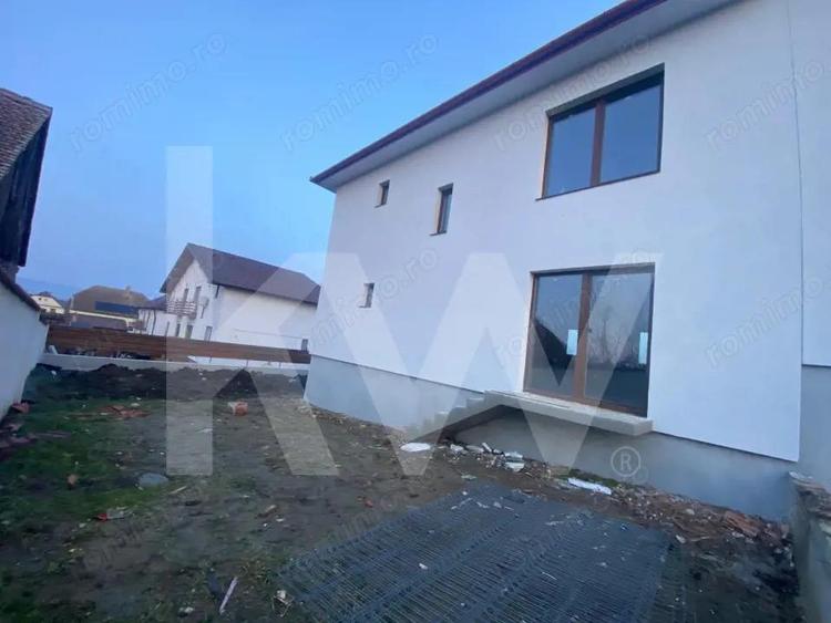 Casă cu 4 camere cu Teren 300 Mp în Șura Mică