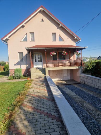Casă cu 5 camere cu Teren 830 Mp în Central