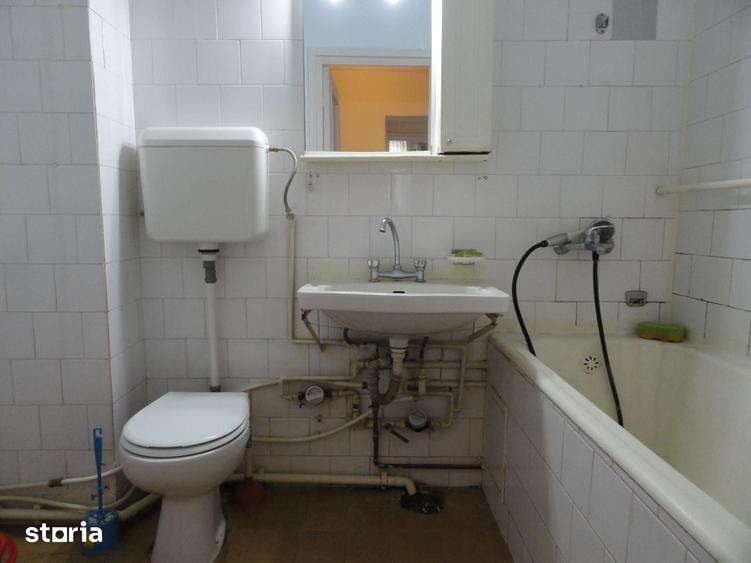 Apartament cu 2 camere decomandat în Romanilor