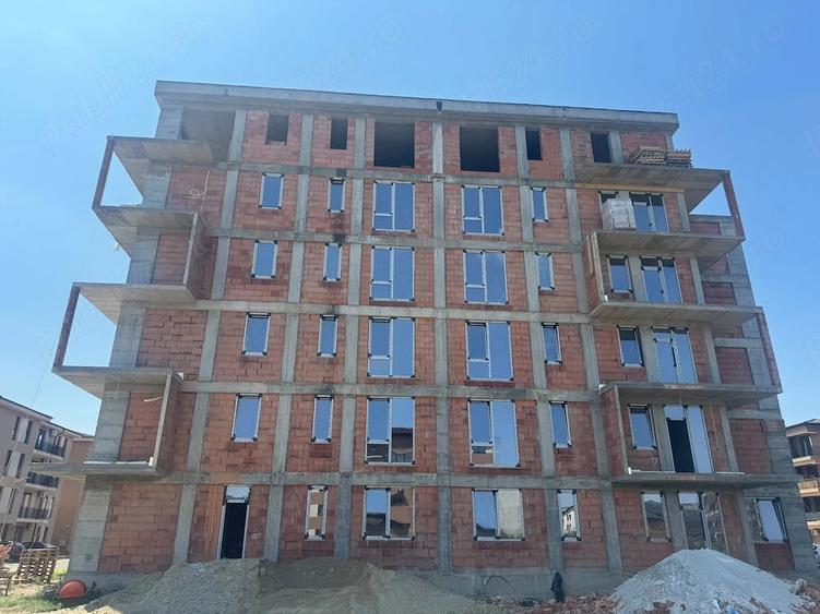 Apartament cu 3 camere semidecomandat în Central