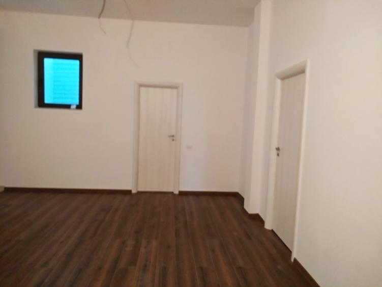Birou, de 100 mp, în Central