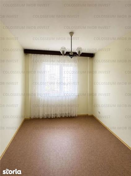 Apartament cu 3 camere decomandat în Astra