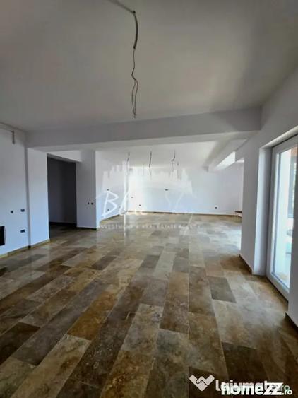 Casă cu 7 camere cu Teren 420 Mp în Faleza Nord