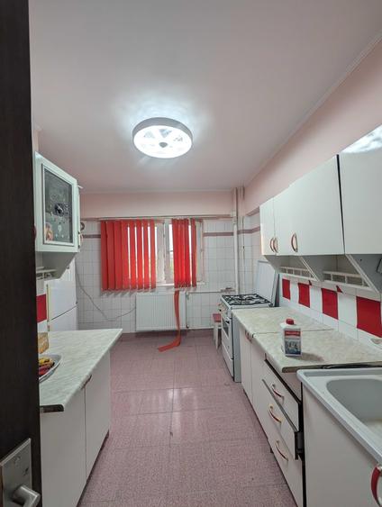 Apartament cu 3 camere decomandat în Brâncoveanu