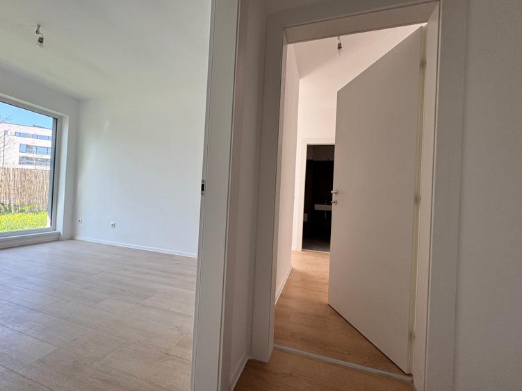 Apartament cu 4 camere semidecomandat în Străulești