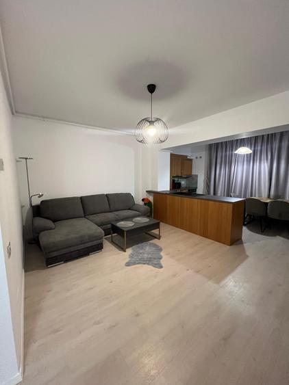 Apartament cu 3 camere decomandat, mobilat în Sisești