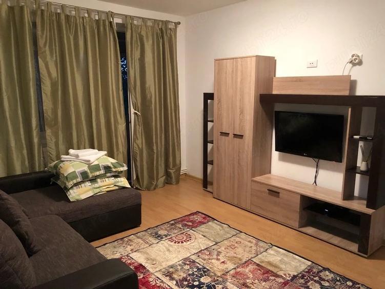 Apartament cu 4 camere semidecomandat, mobilat în Tomis Nord