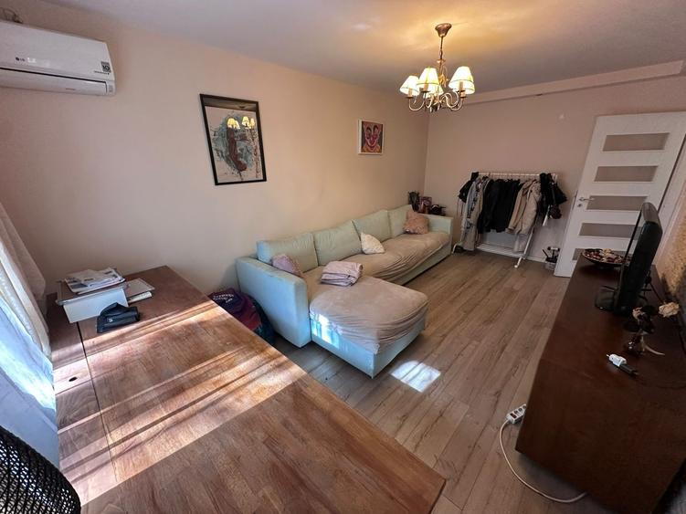 Apartament cu 3 camere decomandat în Baba Novac
