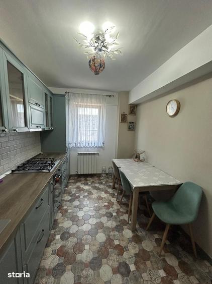 Apartament cu 3 camere decomandat în Rediu