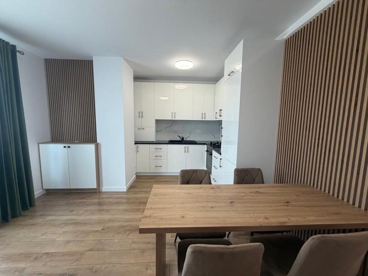 Apartament cu 3 camere decomandat, mobilat în Central — fotografia 1