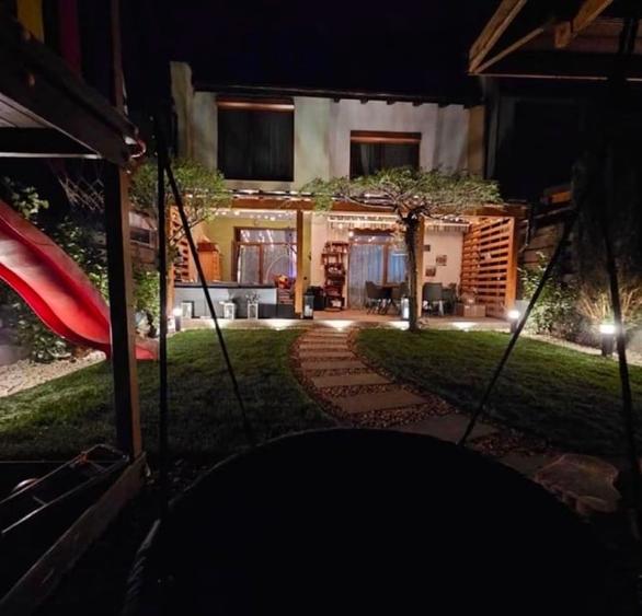 Casă cu 4 camere cu Garaj în Borhanci