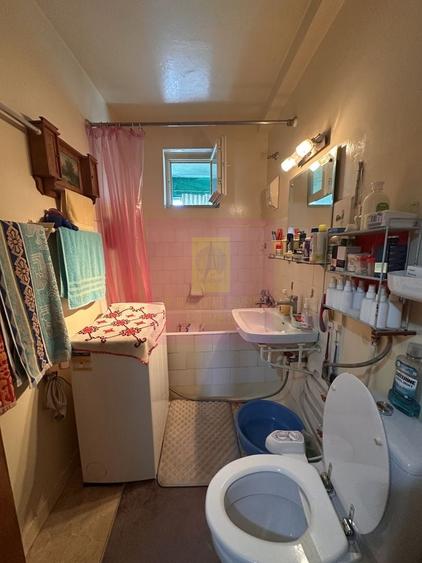 Apartament cu 3 camere semidecomandat în Uverturii