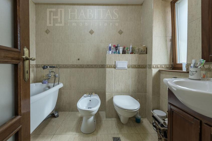 Casă cu 4 camere cu Canalizare în Borhanci