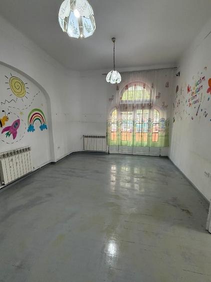 Casă individuală cu 9 camere cu Canalizare în Timpuri Noi