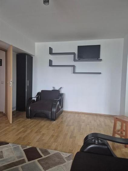 Apartament cu 2 camere semidecomandat, mobilat în Central