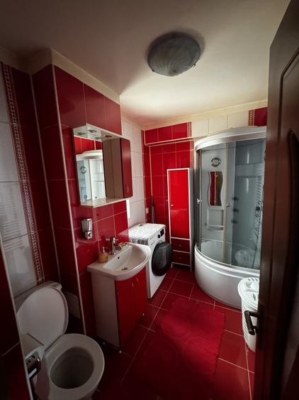Apartament cu 2 camere semidecomandat, mobilat în Florești