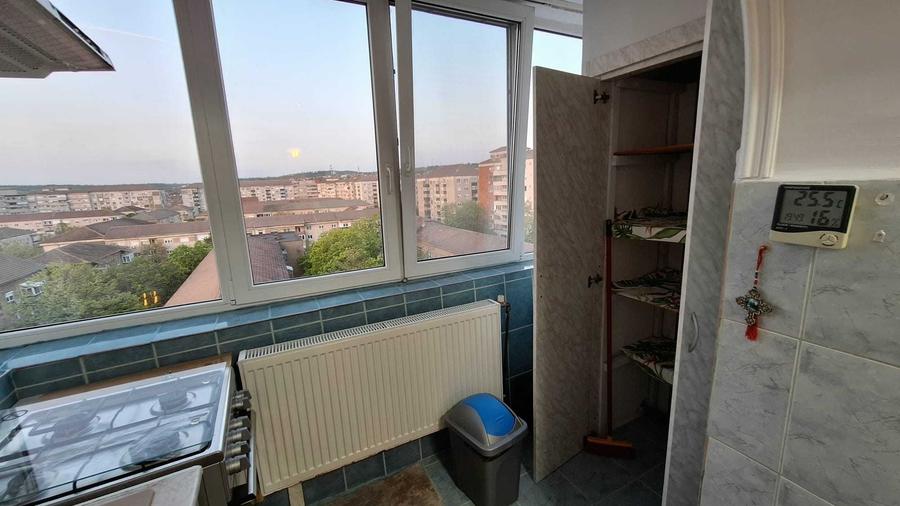 Apartament cu 3 camere semidecomandat în Rogerius