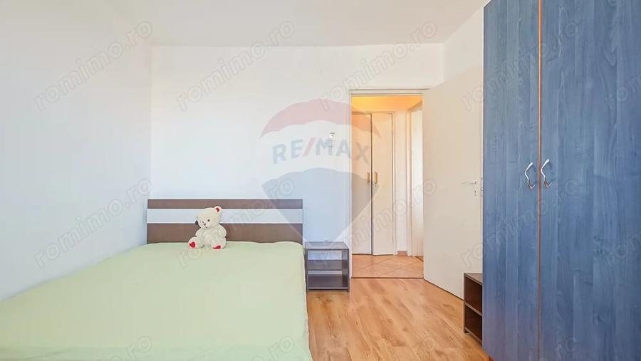 Apartament cu 3 camere semidecomandat în Astra