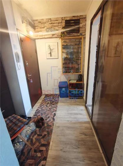 Apartament cu 2 camere semidecomandat în Filiași