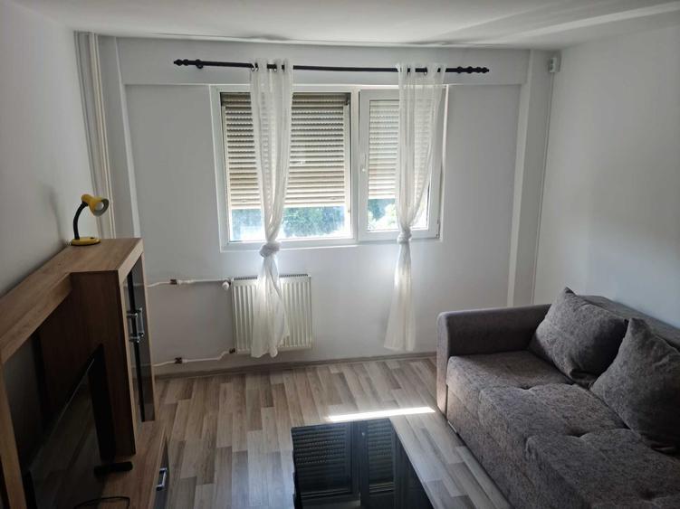 Apartament cu 2 camere semidecomandat în Victoriei