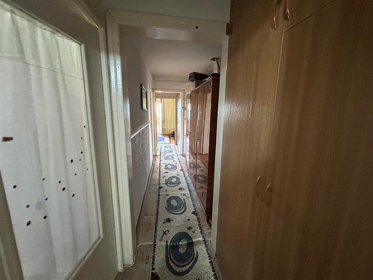 Apartament cu 4 camere decomandat în Central