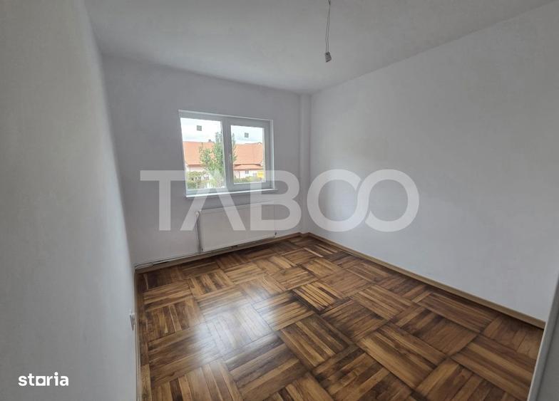 Apartament cu 3 camere semidecomandat în Central