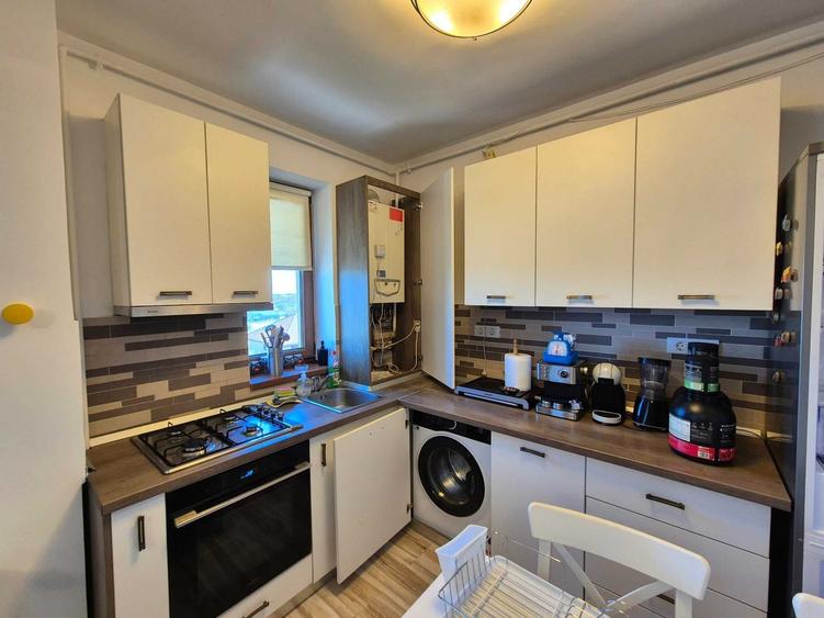 Apartament cu 3 camere semidecomandat în Central