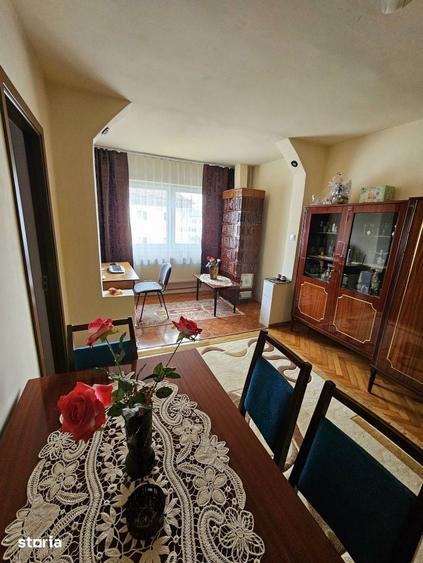 Apartament cu 4 camere semidecomandat în Central