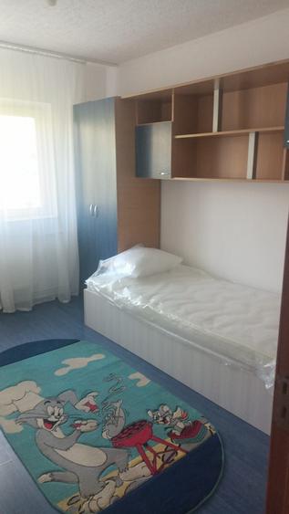 Apartament cu 3 camere decomandat în Rahova