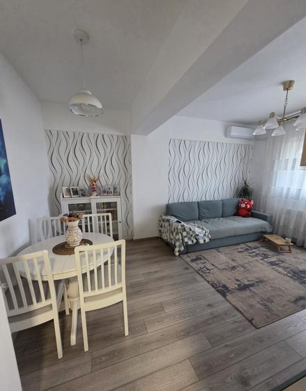 Apartament cu 3 camere decomandat în Berceni