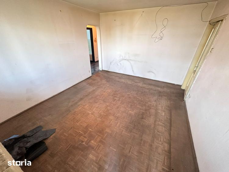Apartament cu 3 camere semidecomandat în Crângași