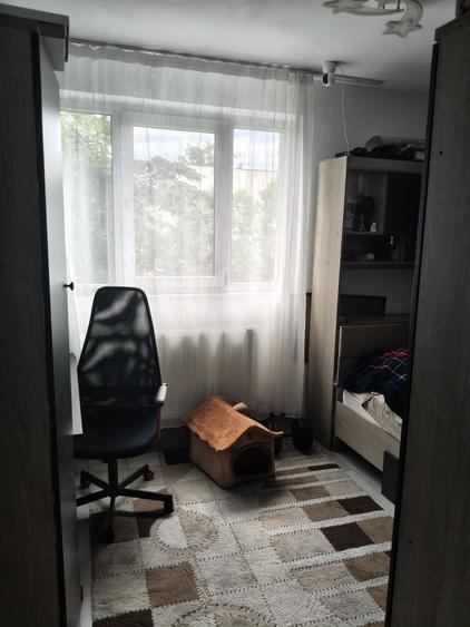 Apartament cu 3 camere semidecomandat în Drumul Taberei