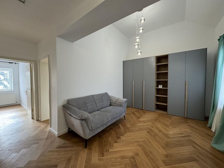 Duplex cu 4 camere cu Piscina în Iancu Nicolae