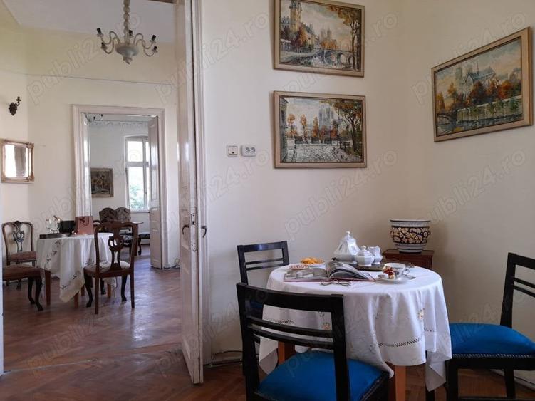 Casă cu 6 camere în Caracal