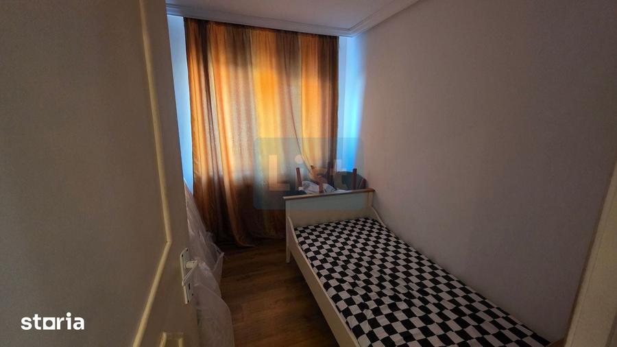Casă cu 6 camere cu Teren 6377 Mp în Central