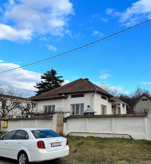 Casă cu 4 camere cu Teren 800 Mp în Central